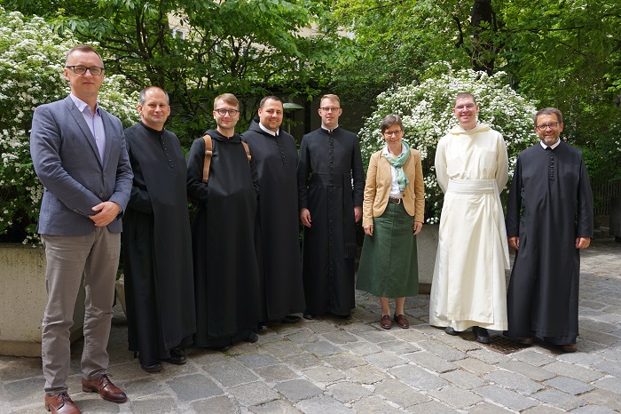 Auch ein Besuch im Büro der Österreichischen Ordenskonferenz stand bei der Novizenwoche auf dem Programm.                        