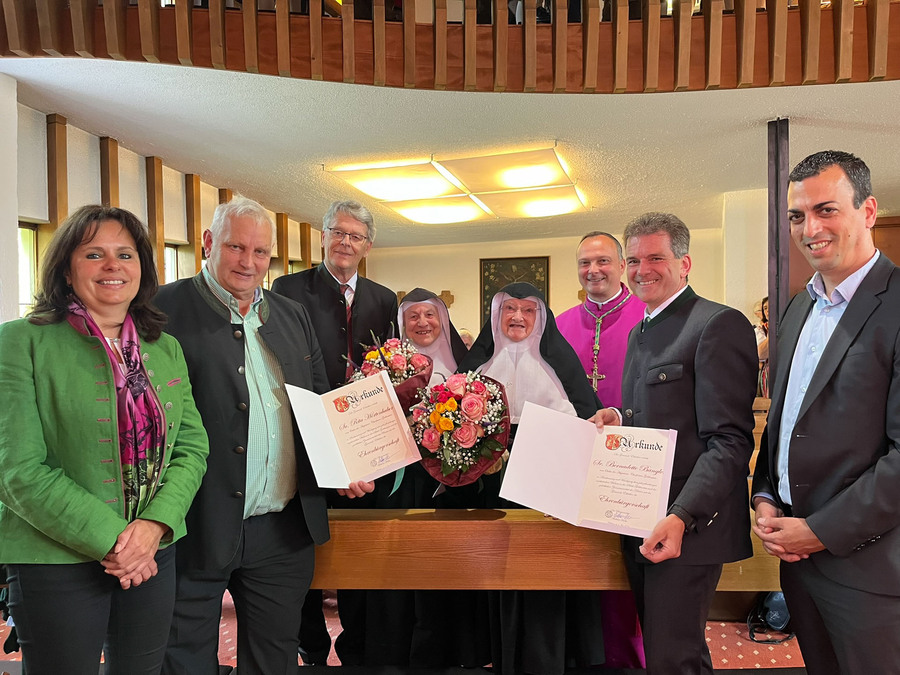 Sr. Rita und Sr. Bernadette bekamen am 2. Juni 2024 die Ehrenbürgerschaft von Elsbethen verliehen.