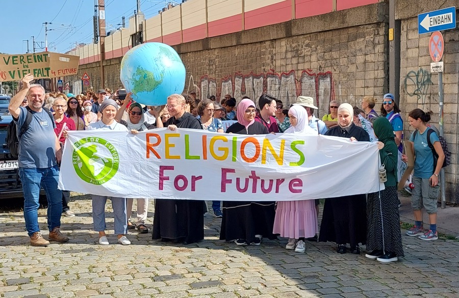 Auch beim weltweiten Klimastreik in Wien am 20. September 2024 werden wieder Ordensleute dabei sein.