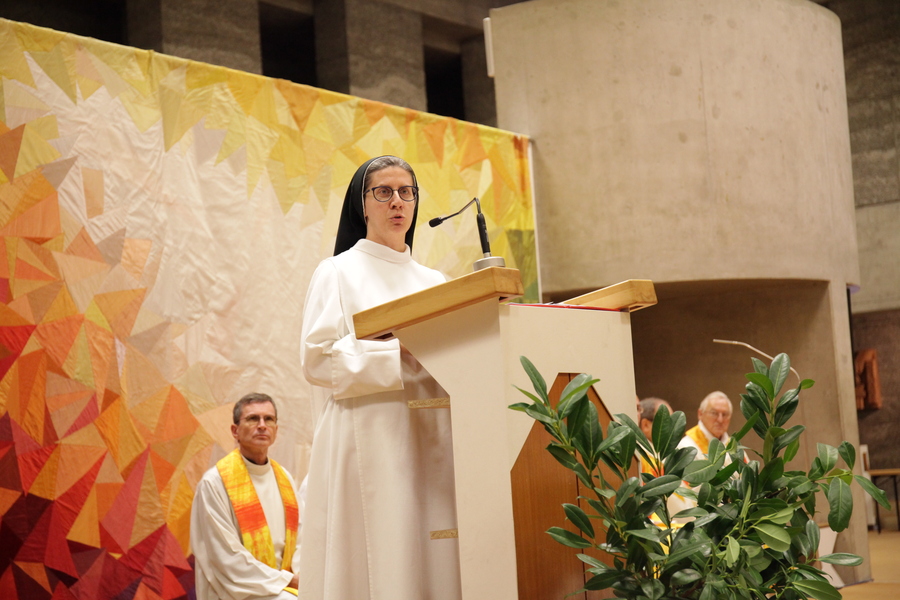 Die Predigt von Sr. Franziska Madl am Österreichischen Ordenstag ist in der SUMMA 2023 nachzulesen.