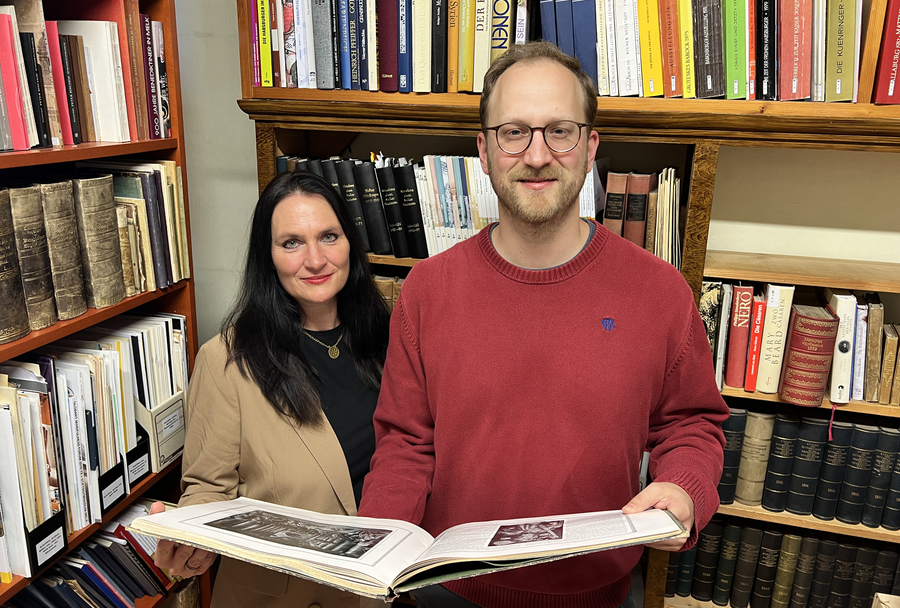 Bernadette Kalteis und Johannes Deibl aus der Stiftsbibliothek Melk hielten einen Vortrag über die Borgia.