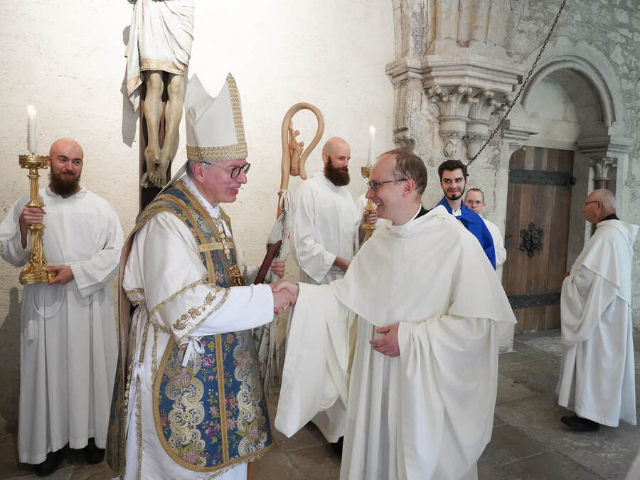 P. Guerricus Simon Karl band sich mit der Feierlichen Profess auf Lebenszeit an die Gemeinschaft im Stift Heiligenkreuz.