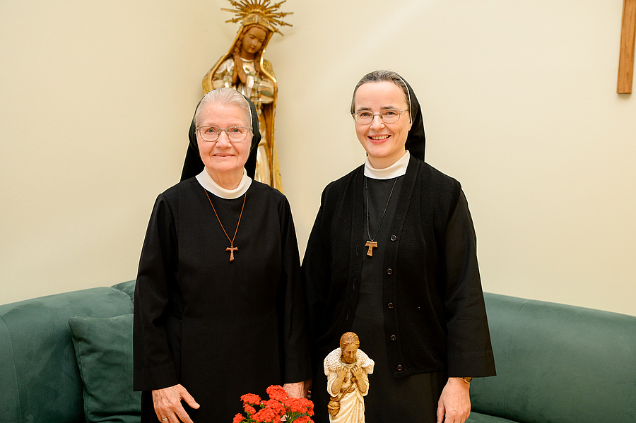 Die Konventverantwortliche und die Krankenhausoberin in Braunau: Sr. Maria und Sr. Katharina (v.l.). / Krankenhaus Braunau Die Konventverantwortliche und die Krankenhausoberin in Braunau: Sr. Maria und Sr. Katharina (v.l.).