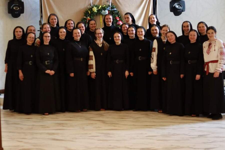 27 Schwestern, Novizinnen und Postulantinnen wirken derzeit in der Ukraine.