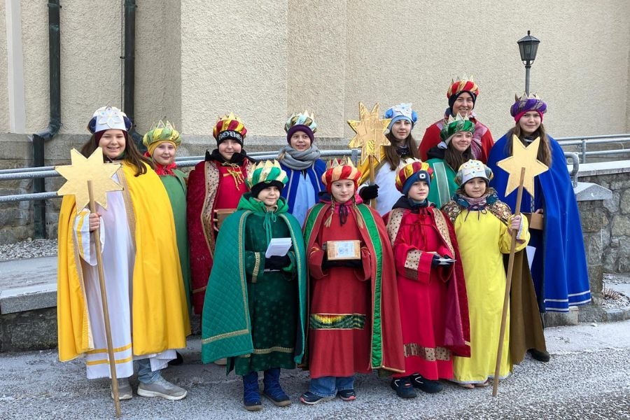 Die Sternsinger waren in der Salesianerpfarre Amstetten unterwegs