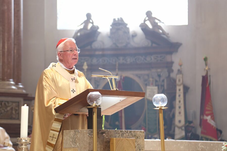 Erzbischof Franz Lackner stand dem Festgottesdienst zu Ehren der heiligen Erentrudis im Salzburger Dom vor.