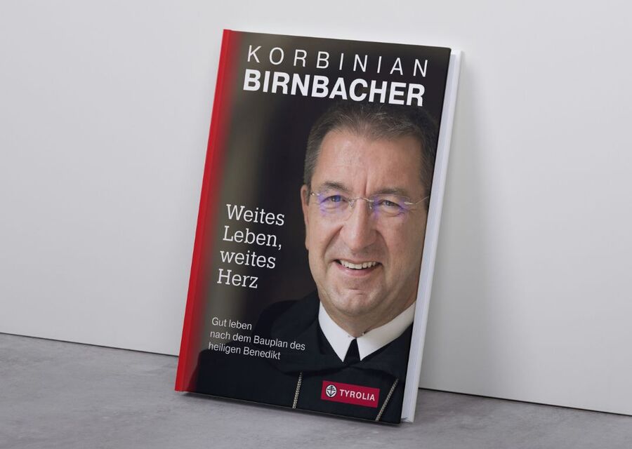Erzabt Korbinian Birnbacher veröffentlichte vor kurzem sein Buch „Weites Leben, weites Herz. Gut leben nach dem Bauplan des heiligen Benedikt“.
