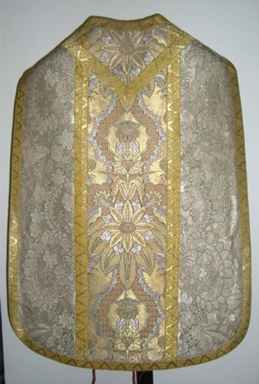 Abb. 10: Kasel aus Spitzenmusterseide, 1720–1725, Michaelerkirche Wien / © Ullermann Abb. 10: Kasel aus Spitzenmusterseide, 1720–1725, Michaelerkirche Wien