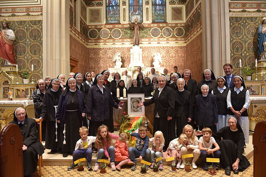 Am 6. Oktober 2024 feierten die Franziskanerinnen von Amstetten das Franziskusfest und das 125-jährige Kirchweihjubiläum ihrer Klosterkirche. / Wolfgang Zarl Am 6. Oktober 2024 feierten die Franziskanerinnen von Amstetten das Franziskusfest und das 125-jährige Kirchweihjubiläum ihrer Klosterkirche.
