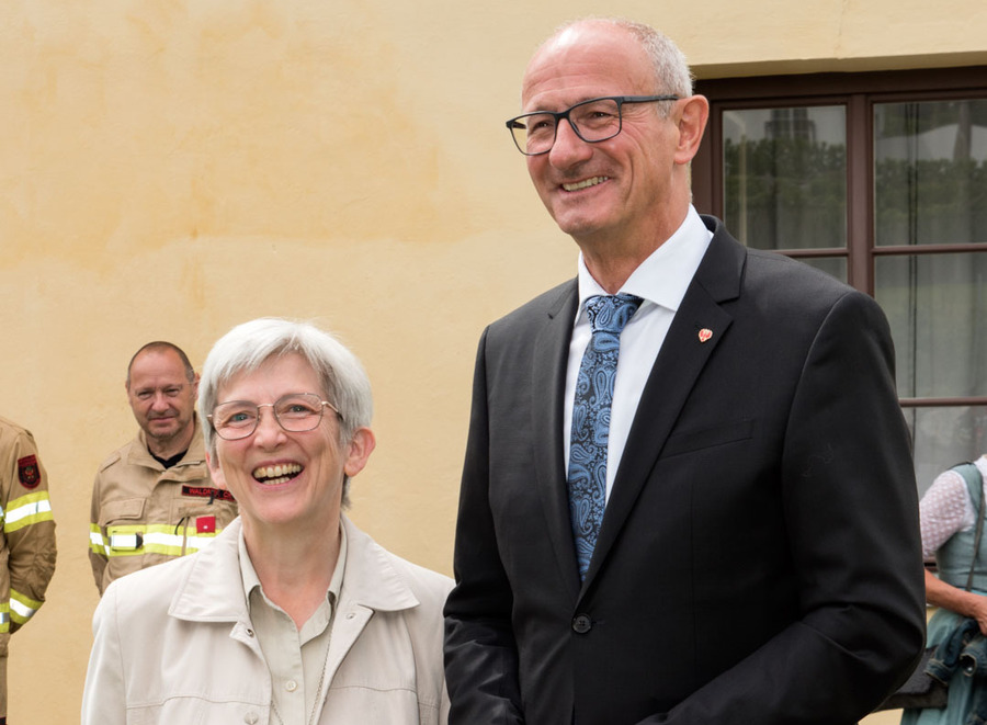 Auch Tirols Landeshauptmann Anton Mattle feierte mit Sr. Maria Maxwald und ihren Mitschwestern.