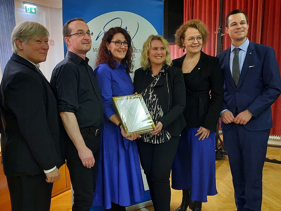 Provinzoberin Sr. Cosima Kiesner CJ, Mittelschuldirektor Karl Popp, Volksschuldirektorin Susanne Smatrala, ORG-Direktorin Sandra Köhl, Bildungs-Landesrätin Christiane Teschl-Hofmeister und Bildungsdirektor Karl Fritthum (v.l.) feierten das 300-Jahr-J / VOSÖ Provinzoberin Sr. Cosima Kiesner CJ, Mittelschuldirektor Karl Popp, Volksschuldirektorin Susanne Smatrala, ORG-Direktorin Sandra Köhl, Bildungs-Landesrätin Christiane Teschl-Hofmeister und Bildungsdirektor Karl Fritthum (v.l.) feierten das 300-Jahr-J