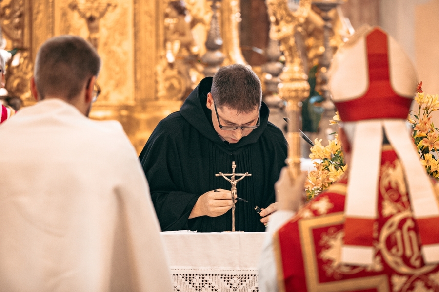 Durch „Treffpunkt Benedikt“ war Fr. Konrad Holzinger bereits jahrelang mit dem Stift Kremsmünster verbunden. Nun legte er seine Ewige Profess ab.