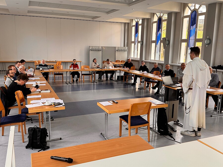 23. Teilnehmer:innen trafen sich von 7. bis 9. Februar 2025 zur 25. wissenschaftliche Fachtagung des Arbeitskreises Ordensgeschichte 19./20. Jahrhundert im Vinzenz-Pallotti-Forum in Vallendar. / Gisela Fleckenstein OFS 23. Teilnehmer:innen trafen sich von 7. bis 9. Februar 2025 zur 25. wissenschaftliche Fachtagung des Arbeitskreises Ordensgeschichte 19./20. Jahrhundert im Vinzenz-Pallotti-Forum in Vallendar.