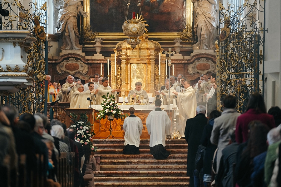 Die Stiftskirche in Kremsmünster war bis auf den letzten Platz gefüllt. / SchauMedia Die Stiftskirche in Kremsmünster war bis auf den letzten Platz gefüllt.