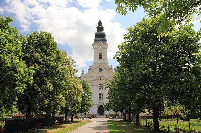 Die Stiftskriche von Engelszell. 100 Jahren haben Mönche im einzigen Trappisten-Kloster Österreichs in Engelhartszell im Innviertel (OÖ) gelebt, gebetet und gewirkt.