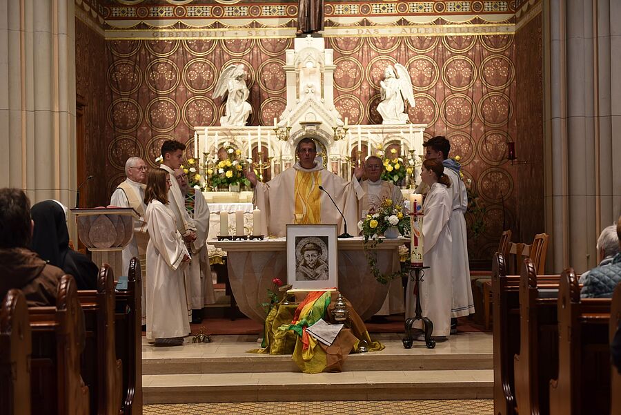 Die Kirche der Franziskanerinnen sei „mitten in der Stadt Amstetten, mitten unter den Menschen“, betonte P. Stefan Kitzmüller. / Wolfgang Zarl Die Kirche der Franziskanerinnen sei „mitten in der Stadt Amstetten, mitten unter den Menschen“, betonte P. Stefan Kitzmüller.
